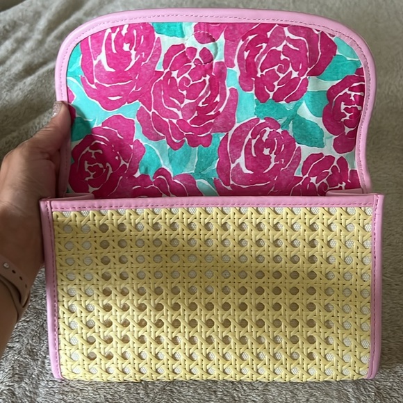 Vineyard Vines kentucky derby envelope clutch. NWT. Pretty rose print inside. - Picture 2 of 3